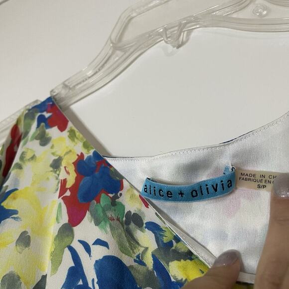 Alice + Olivia yellow multi floral silk cold shoulder blouse top small - Picture 3 of 5